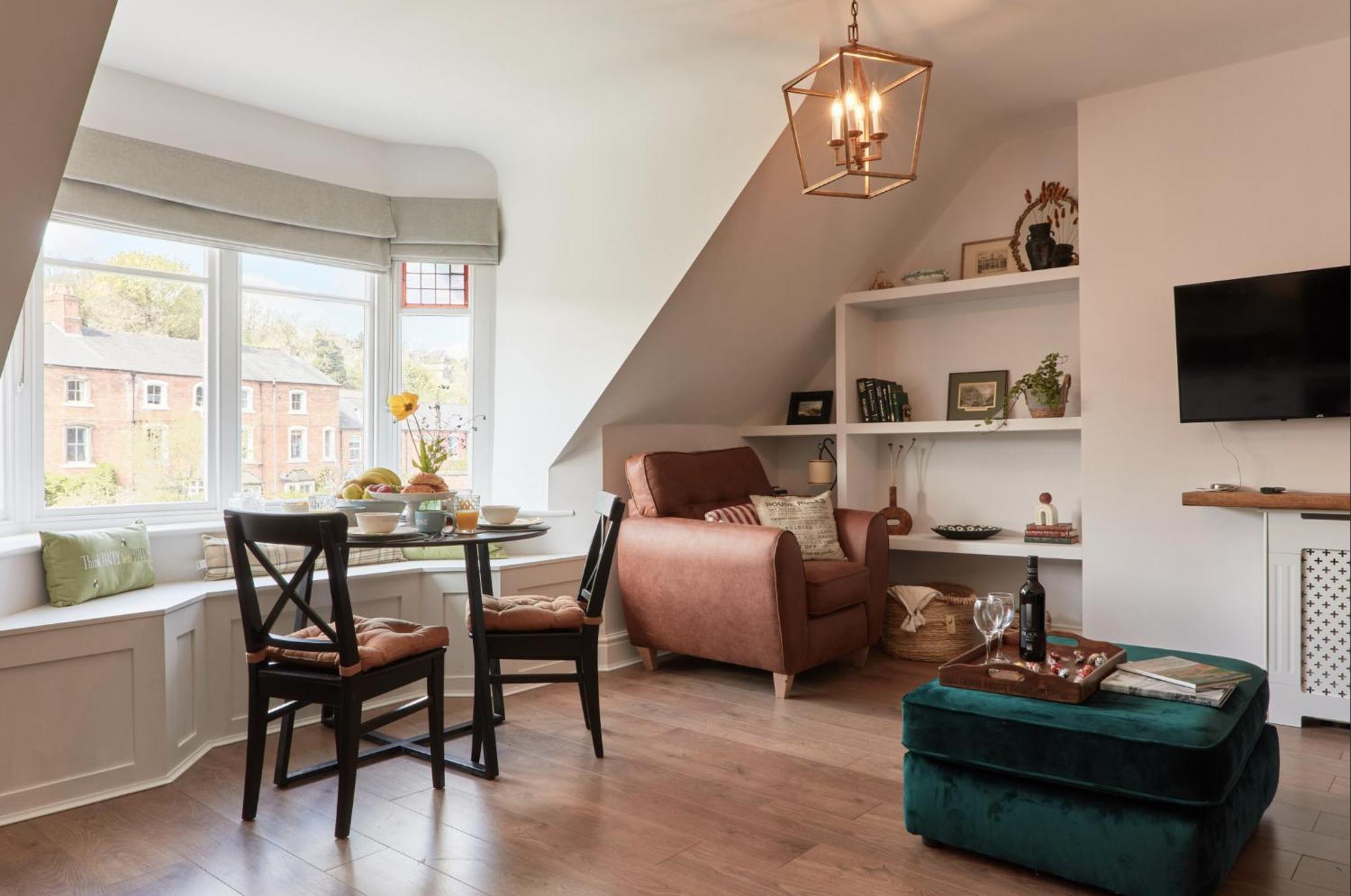 Floor 1br Matlock Apartment